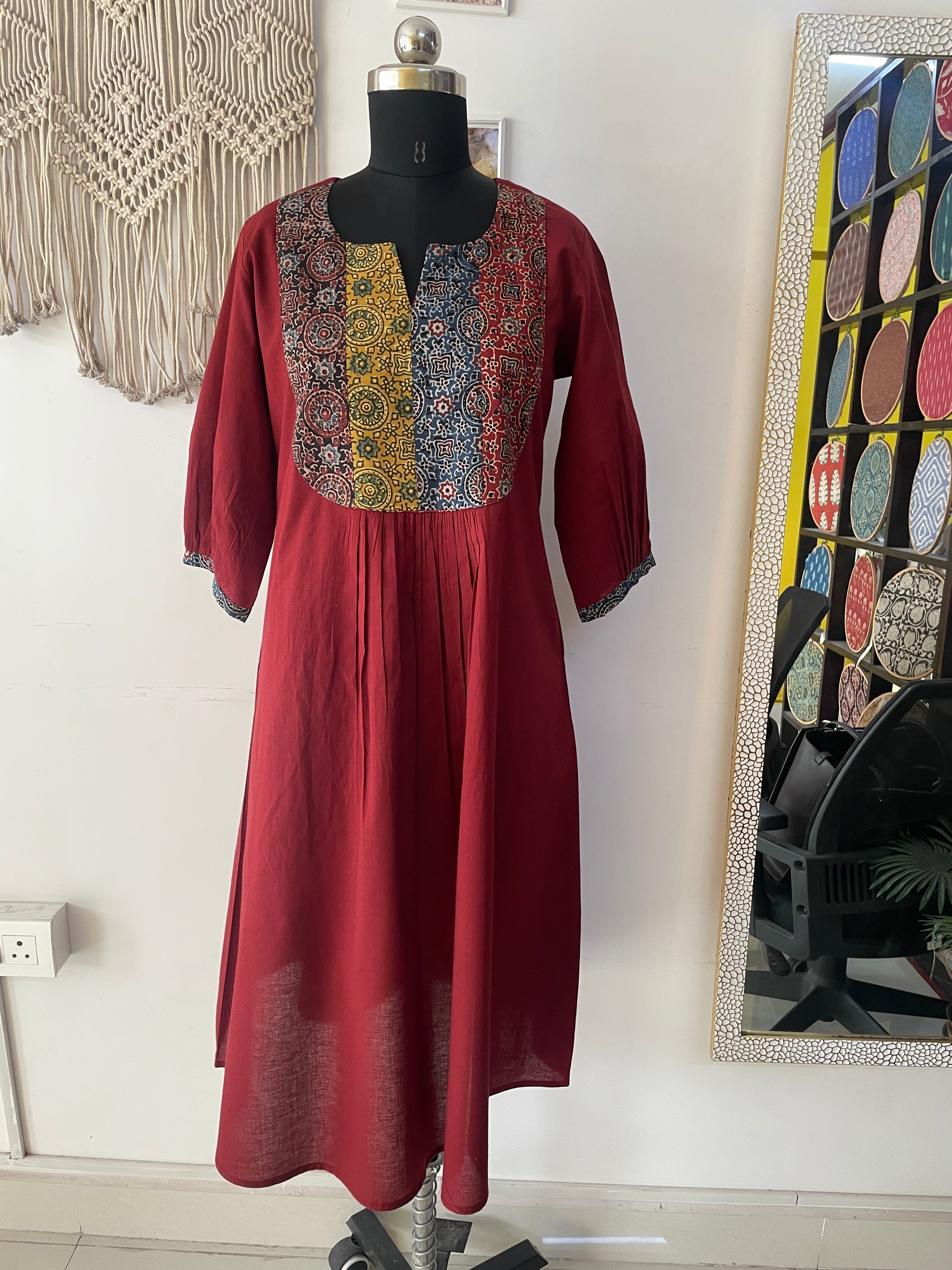 Rumi mul cotton kurta set with ajrakh yoke - Maroon