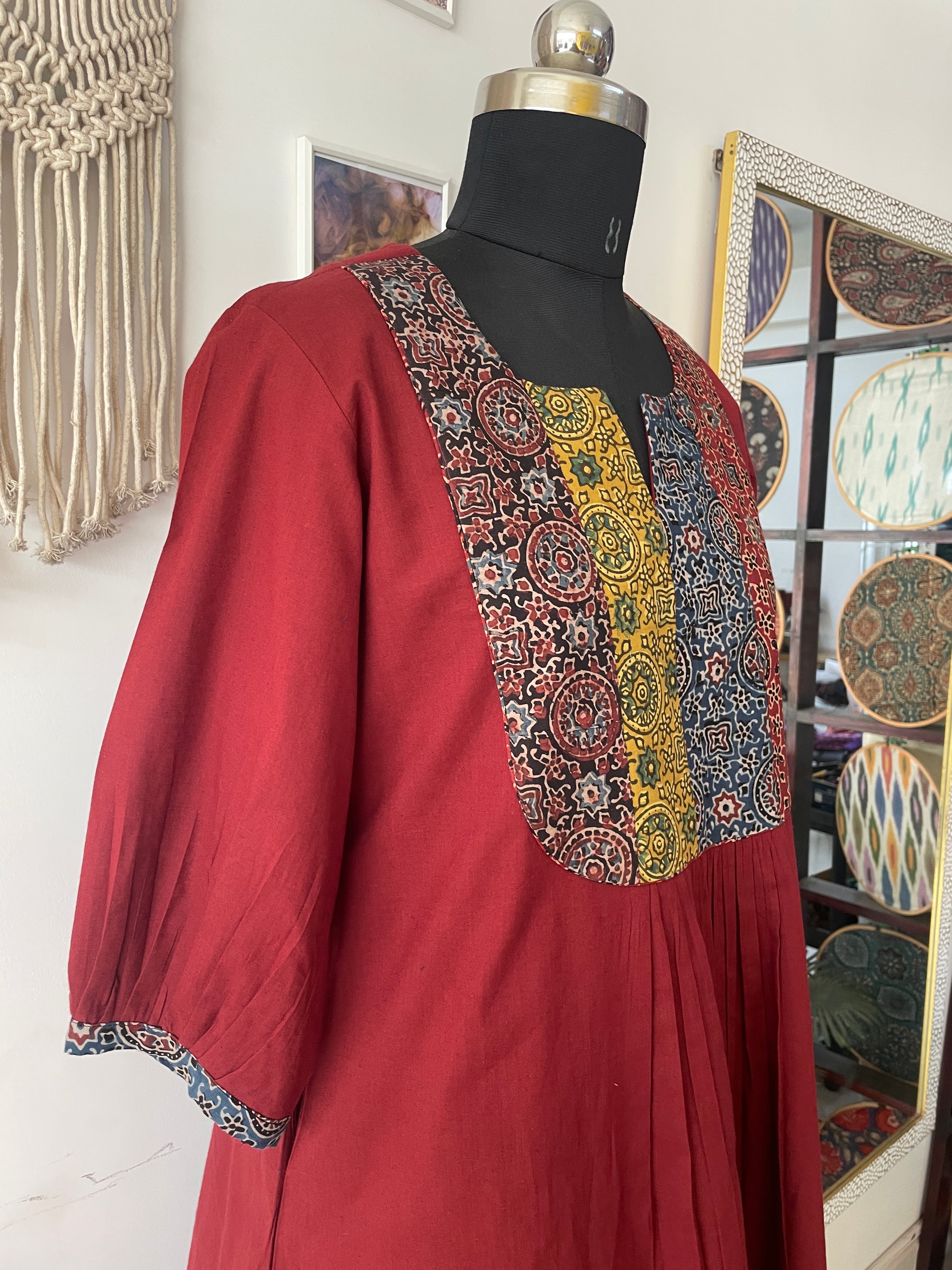 Rumi mul cotton kurta set with ajrakh yoke - Maroon
