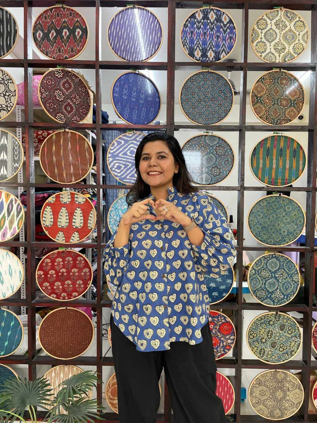 DILDAARA shirt : Blue - Aamvi